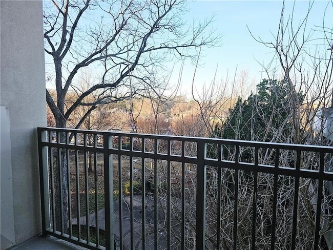 Building Photo - 870 Mayson Turner Rd NW