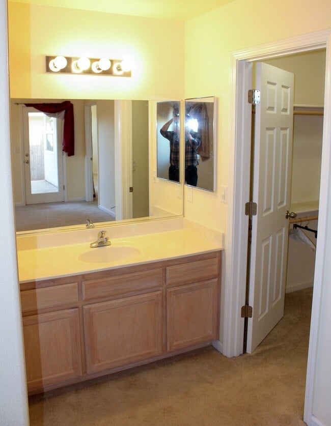 Building Photo - 3 Bedroom, 2 Bath With Appliances