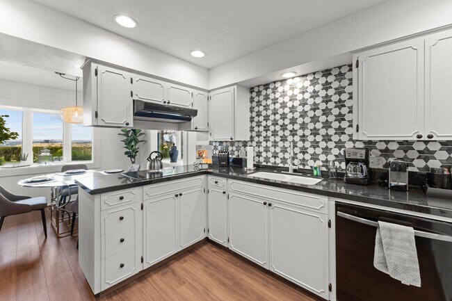 Building Photo - Fully Furnished Luxury Estate in Boise's Lower Highlands