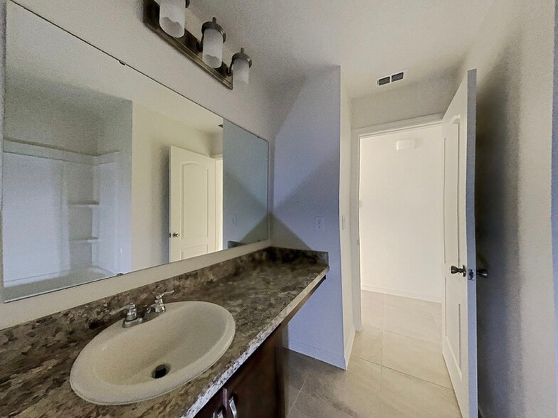 Building Photo - 4600 Glencrest Loop