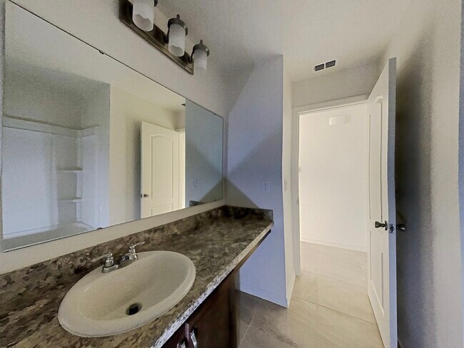 Building Photo - 4600 Glencrest Loop