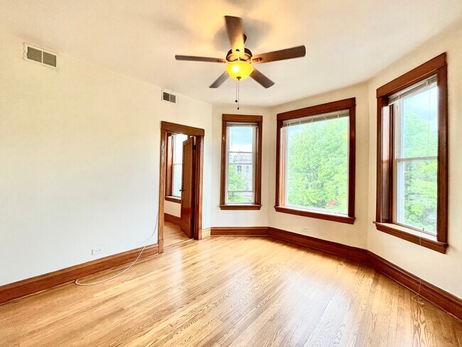 Building Photo - 3319 W Pierce Ave