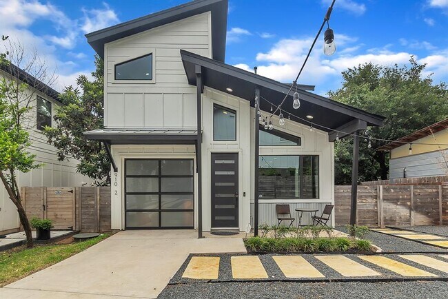 Primary Photo - 910 Brass St