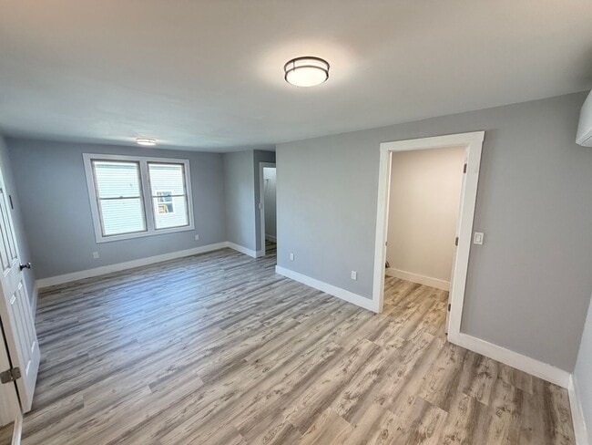 Building Photo - 44 Lagrange Rd