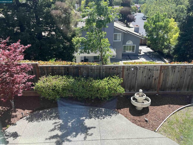 Building Photo - 600 Bourne Ct