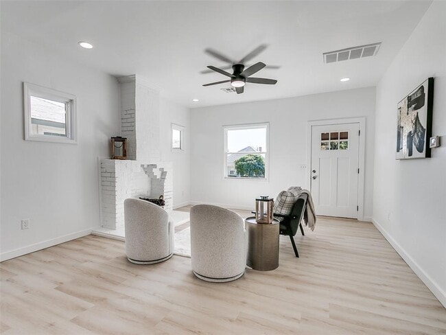 Building Photo - 1215 NW 8th St