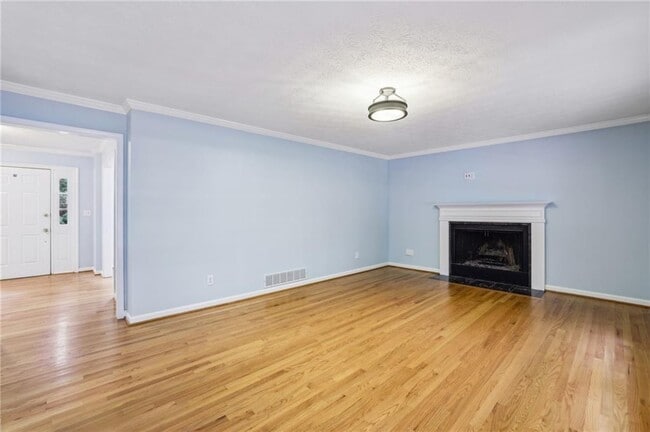 Building Photo - 2063 Six Branches Dr