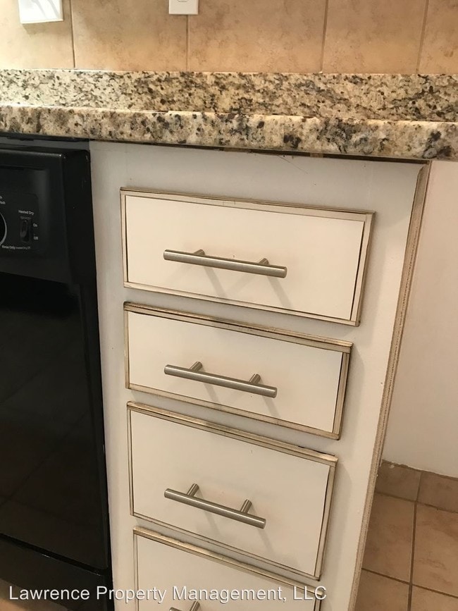 Building Photo - 2 br, 1 bath Apartment - 901 Illinois
