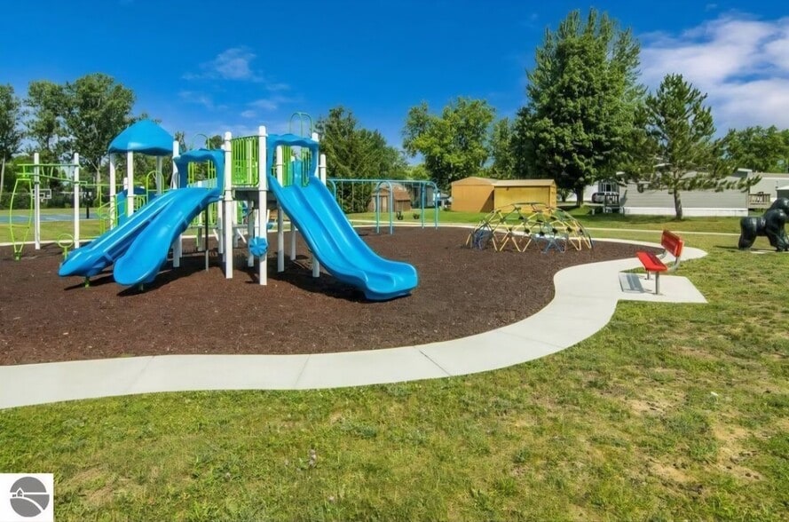 Building Photo - 4652 Meadow Lane Dr