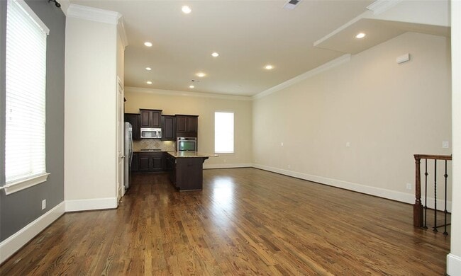 Building Photo - 2027 Fannin Station W