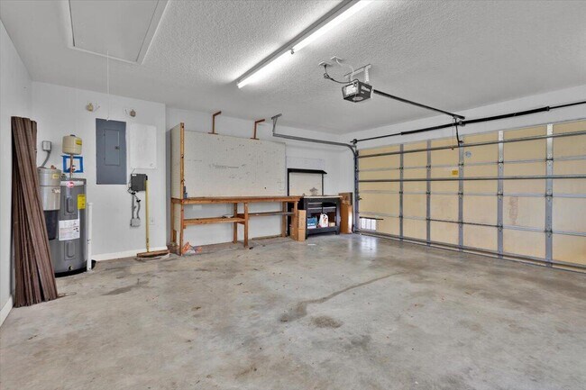 Building Photo - 10882 SW Dardanelle Dr