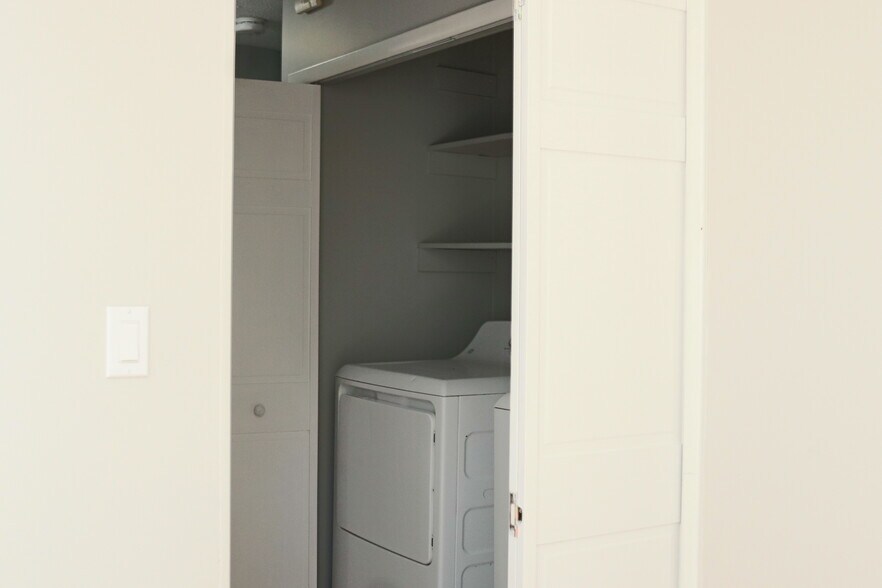 1st floor laundry - 200 W Ingomar Rd
