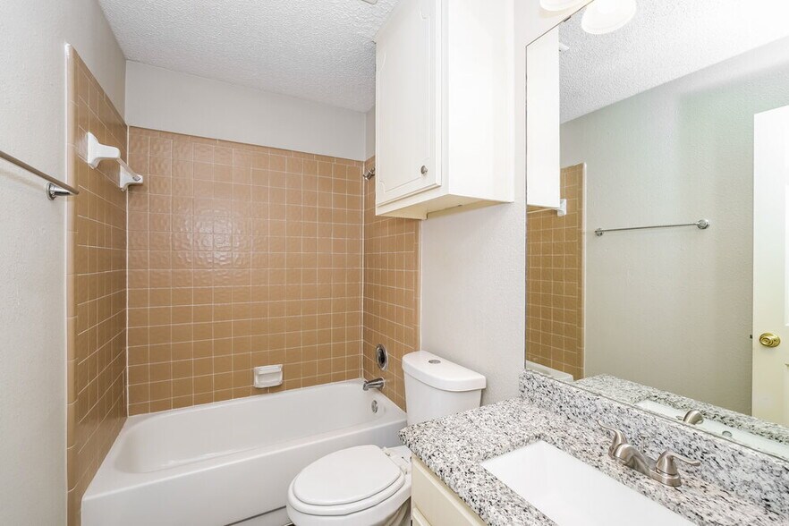 Building Photo - 709 Daniels Dr
