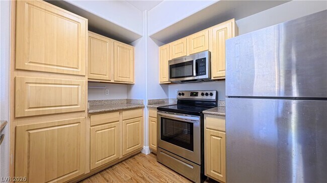 Building Photo - 8000 W Badura Ave