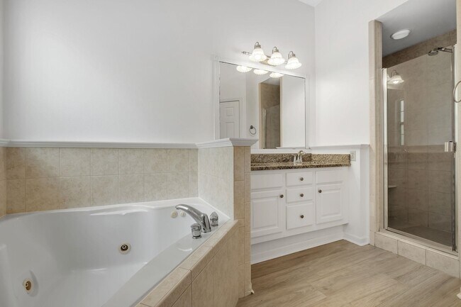 Building Photo - 848 Eagle View Dr
