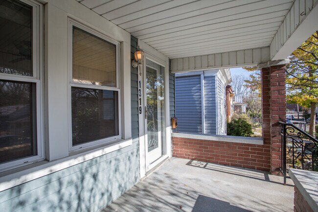 Building Photo - 1319 Hull St