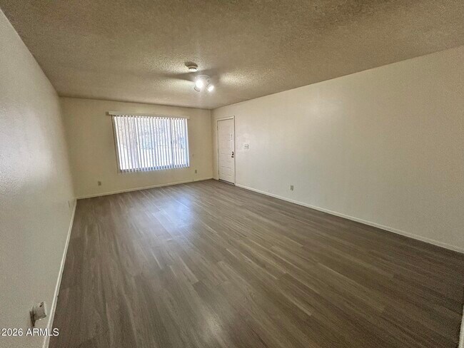 Building Photo - 5309 S River Dr