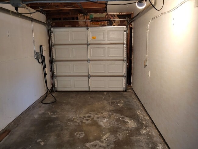 Building Photo - Two story Cypress townhouse, garage, patio, laundry and pool access