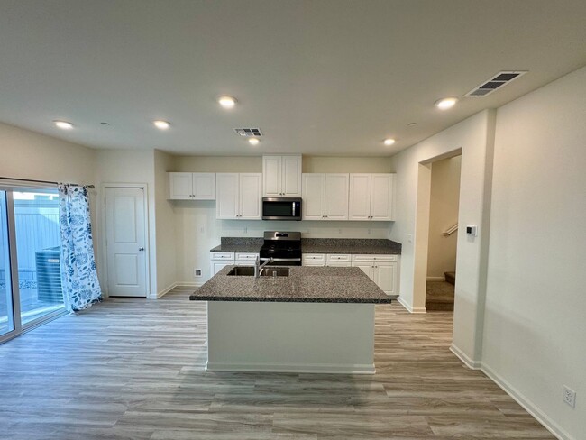 Building Photo - Brand New 4 bedroom Moreno Valley home wit...