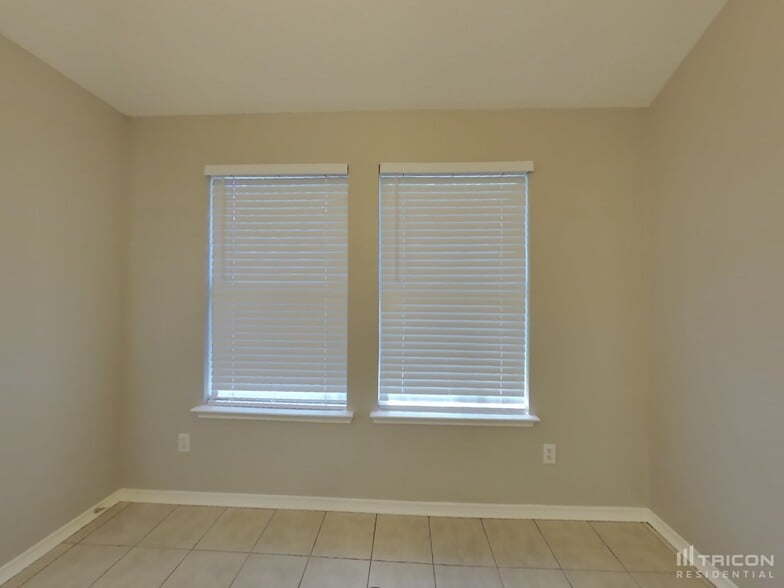 Building Photo - 1129 Cumberland Dr
