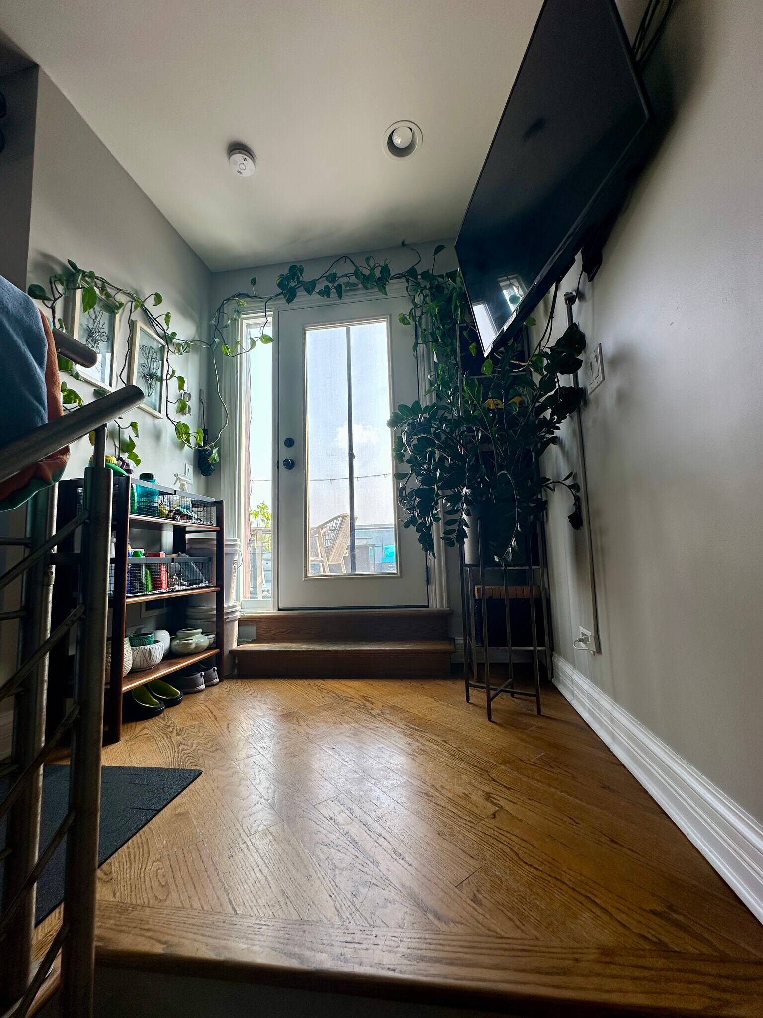 2nd floor flanding and access to private roof top deck - 2651 W Haddon Ave
