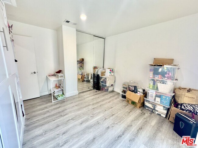 Building Photo - 14412 Kiwi Ln