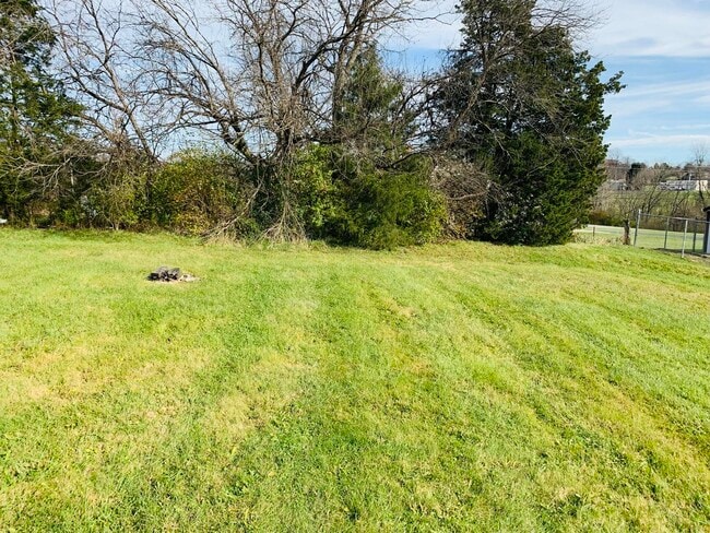 Building Photo - 112 Hunter Ridge Dr