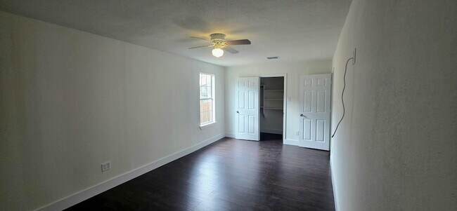 Building Photo - 4302 Roberts St