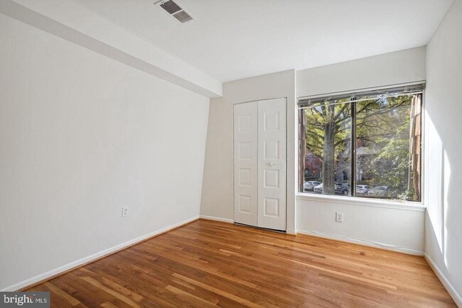 Building Photo - 10855 Deborah Dr