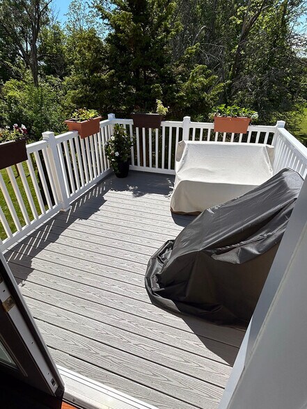 Raised Deck - 116 N Union Rd