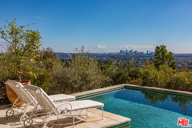 Building Photo - 8440 Harold Way