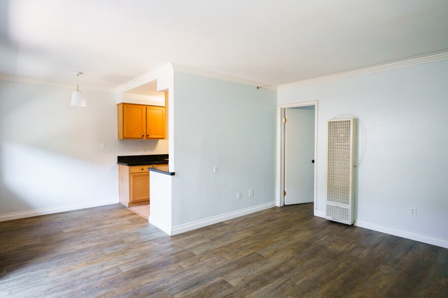 Primary Photo - 3932 9th Ave