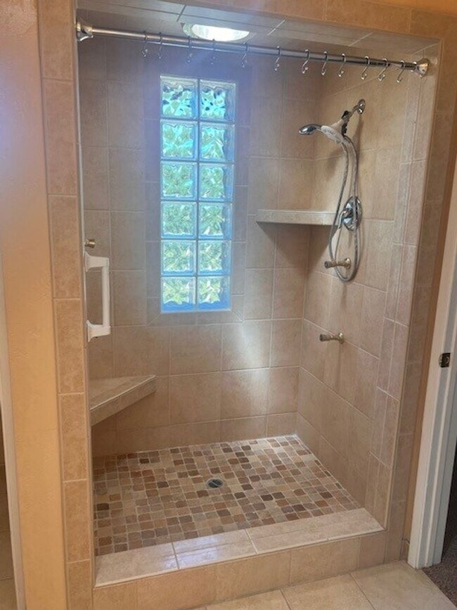 Building Photo - New Price!  COUNTRY LIVING AT ITS BEST