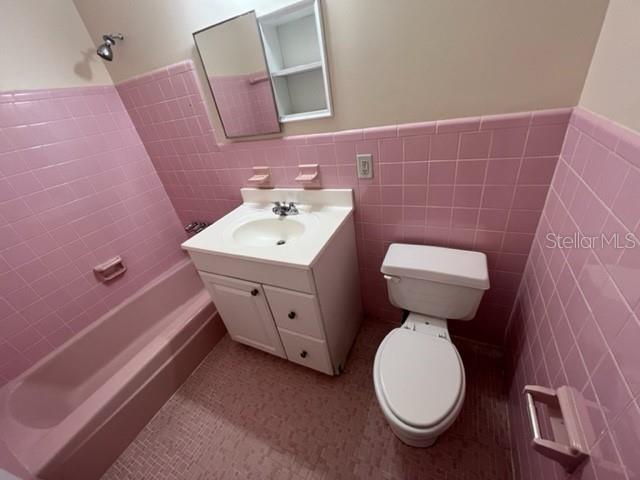 Building Photo - 673 Merrimac St