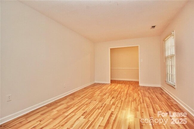Building Photo - 1708 Lawton Bluff Rd