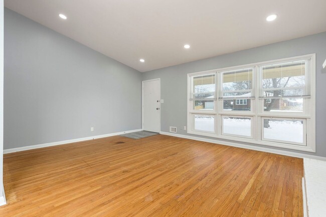 Building Photo - 3704 Greenwich Rd