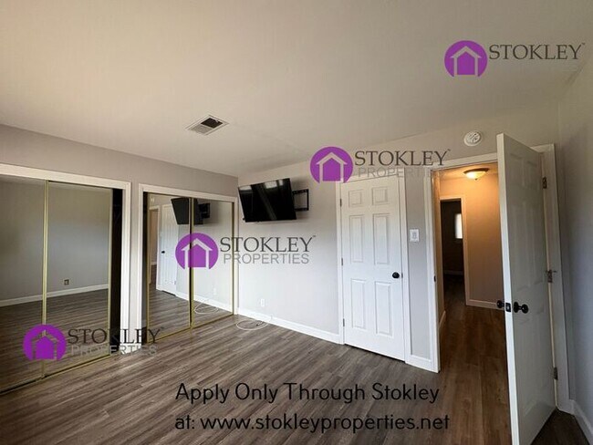 Building Photo - 1920 Encima Dr