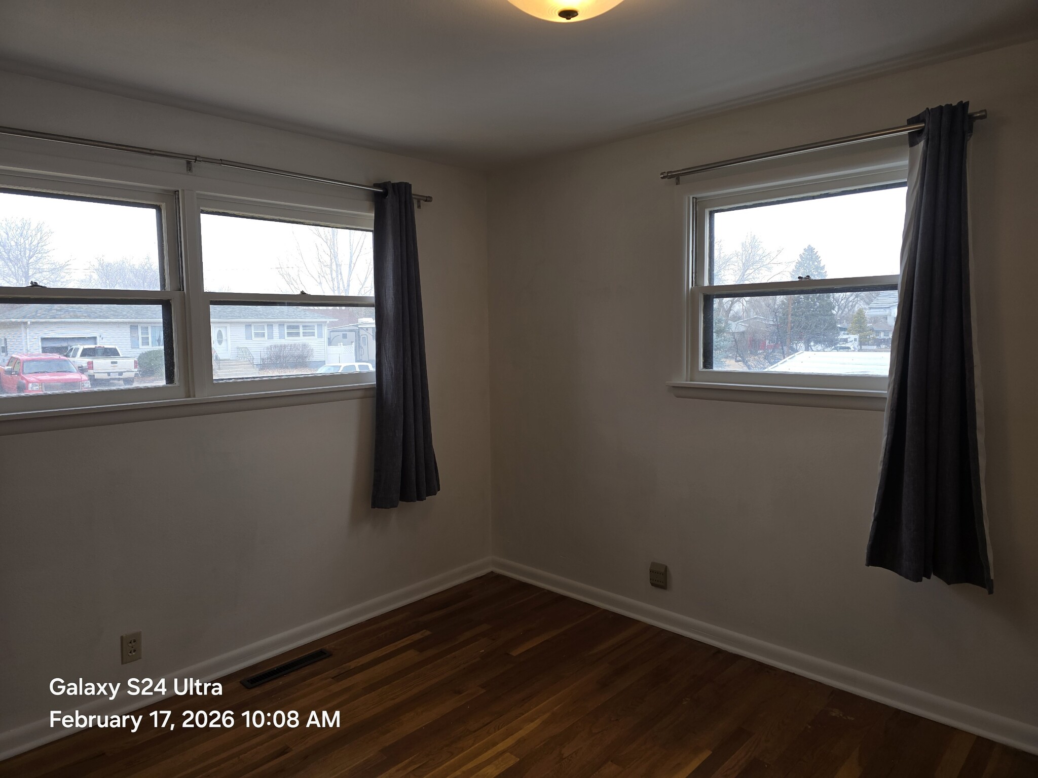 Building Photo - 521 Monroe St