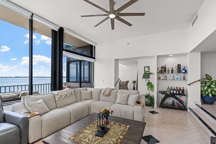Building Photo - 520 Brickell Key Dr