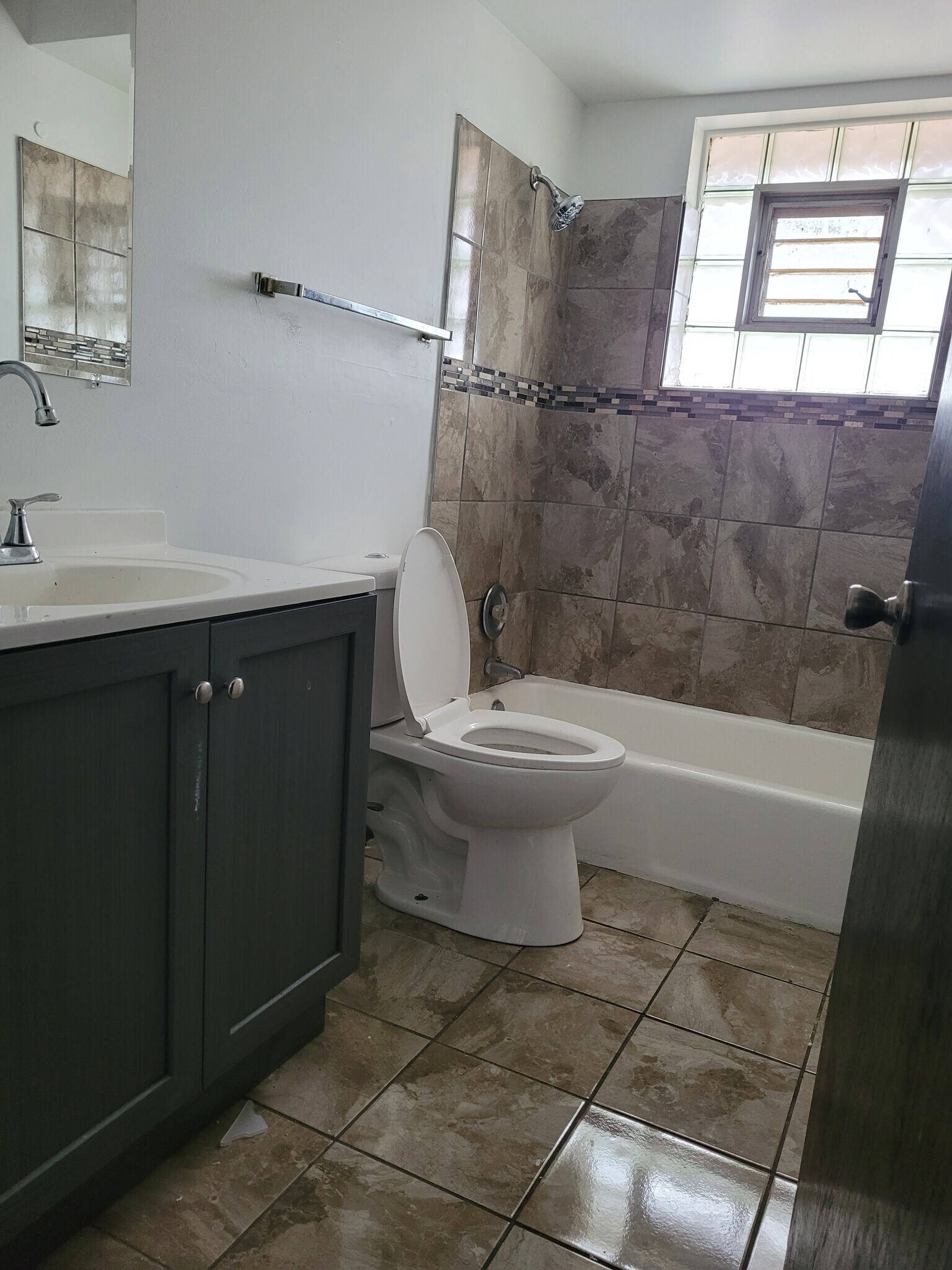 Building Photo - 1920 State St