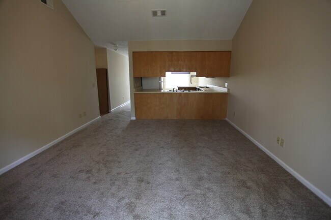 Building Photo - Duplex in Auburn - Available May 2026!