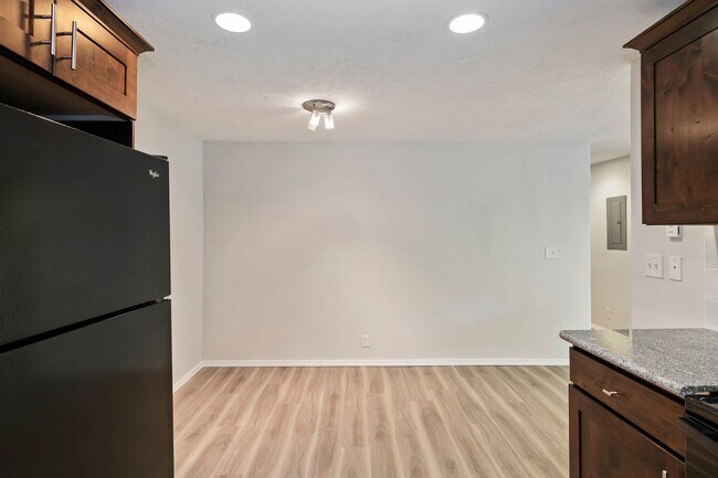 Building Photo - Exceptional Apartment Living in Boise’s North End