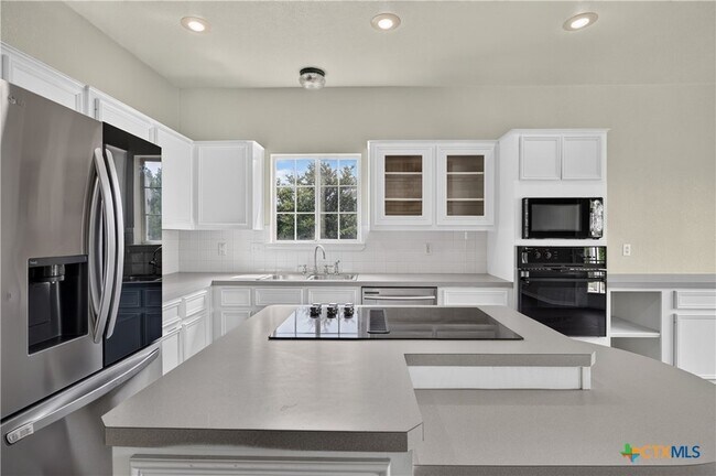 Building Photo - 1810 Mesa Oaks Cir
