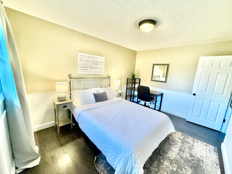 Building Photo - 11230 SW 90th Ave