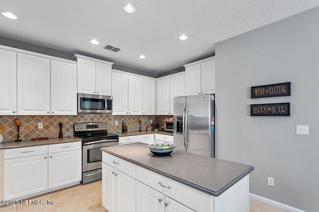 Building Photo - 129 Thornloe Dr