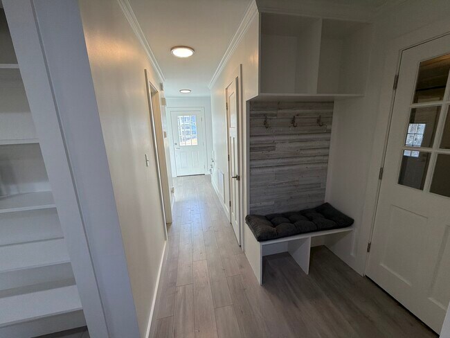 Building Photo - 115 Waterfall Ct