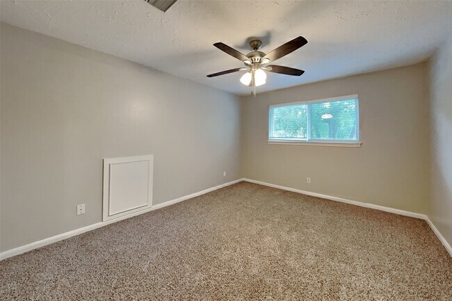 Building Photo - 3238 Three Pines Dr