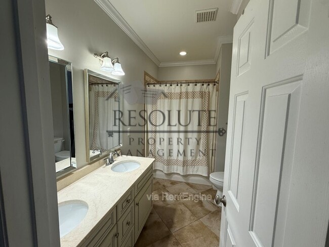 Building Photo - 303 Sugar Maple Ave