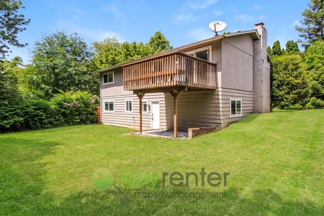 Building Photo - Spacious 4 Bedroom with Open Floor Plan and AC