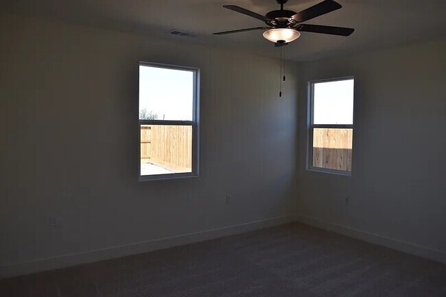 Building Photo - 712 Stephanie Dr